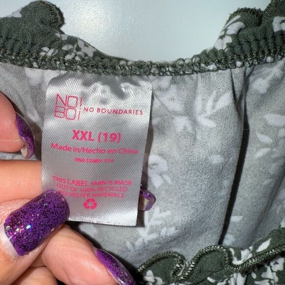 No Boundaries Black and White Fitted Flutter Sleeve Blouse - Picture 3 of 5